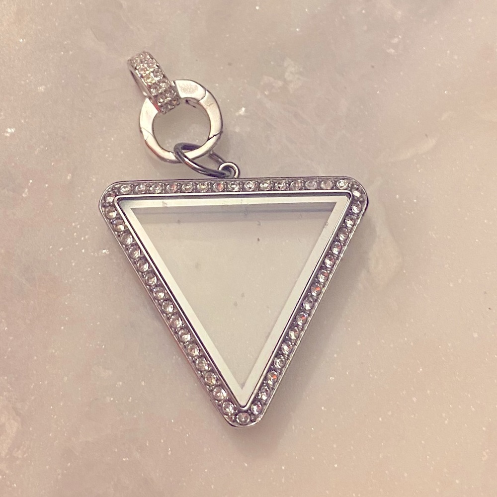 Triangle origami owl locket with removable clasp